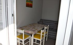 Daisy Apartment